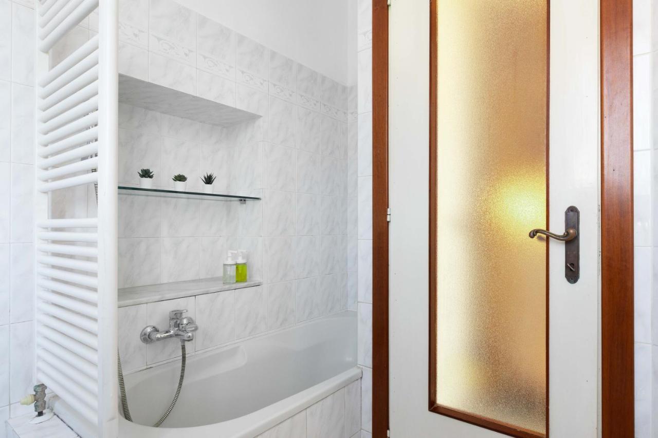 Villa Lecco Free Wi-Fi, Parking & Bike Service Exterior photo